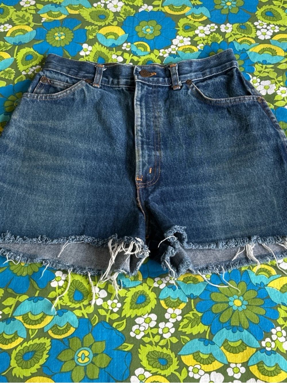 Vintage CHIC Denim 70s 80s Blue cut off Jean Shorts size 10 - Picture 3 of 16